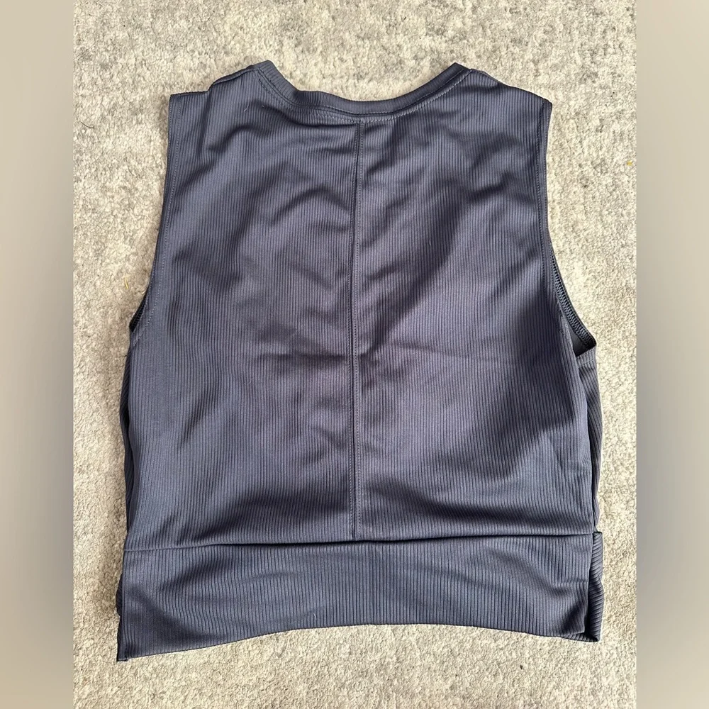 athletic tank top - Picture 4 of 5